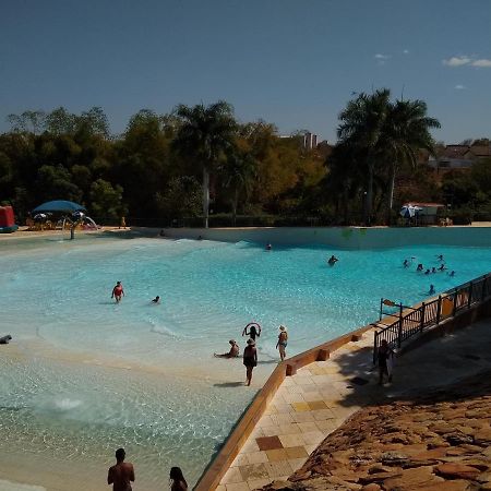 Piazza Com Acesso Ao Clube Diroma Aparthotel Caldas Novas Bagian luar foto