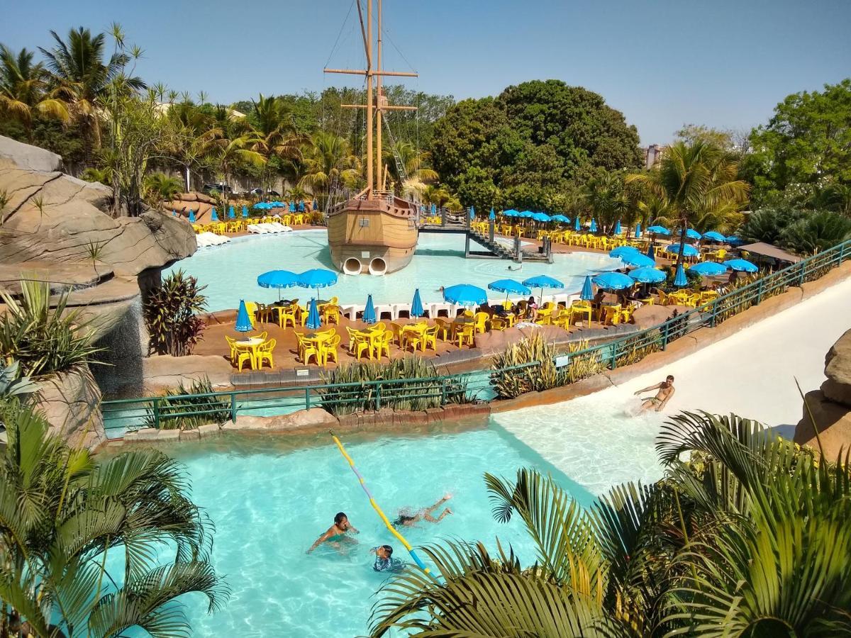 Piazza Com Acesso Ao Clube Diroma Aparthotel Caldas Novas Bagian luar foto