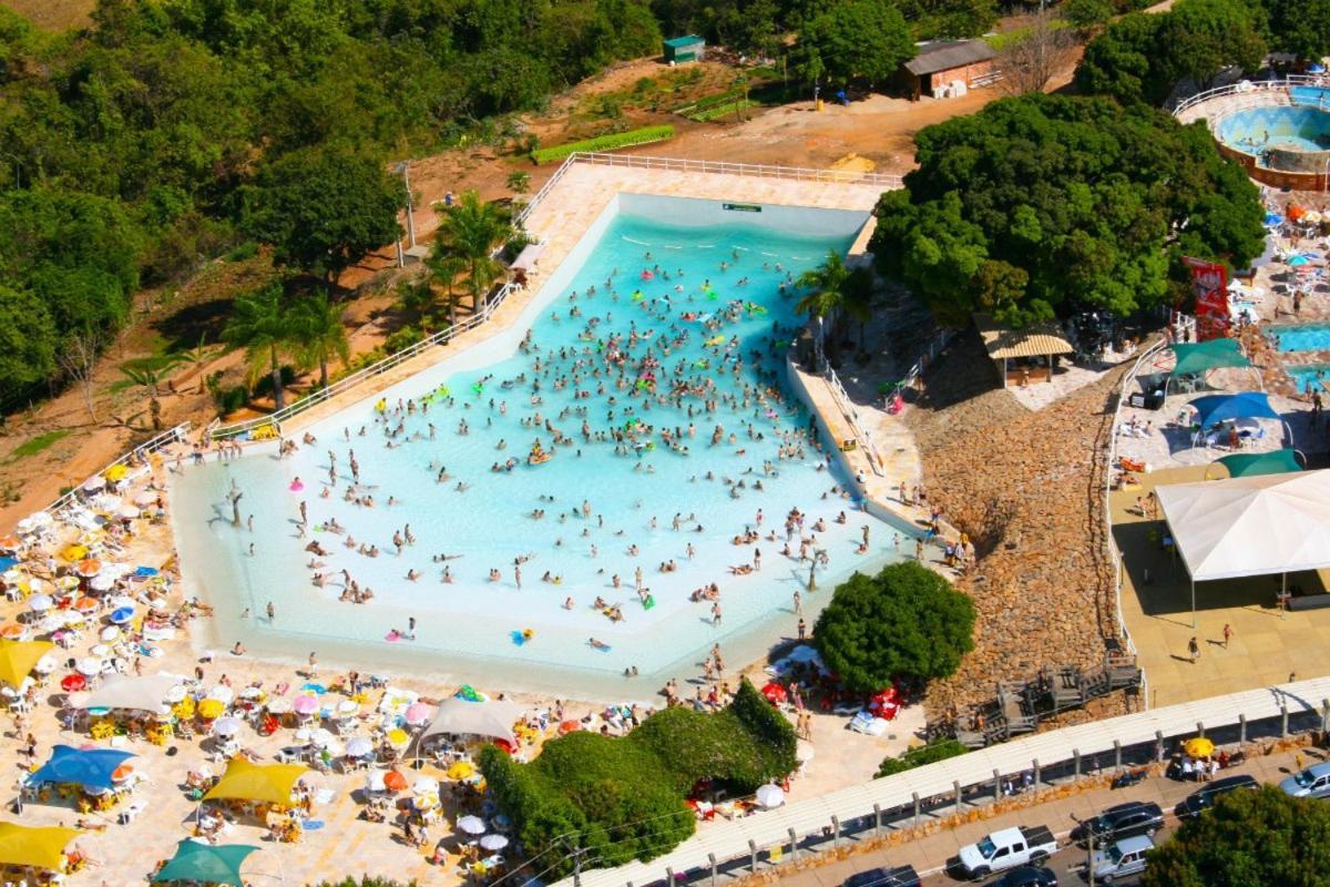 Piazza Com Acesso Ao Clube Diroma Aparthotel Caldas Novas Bagian luar foto
