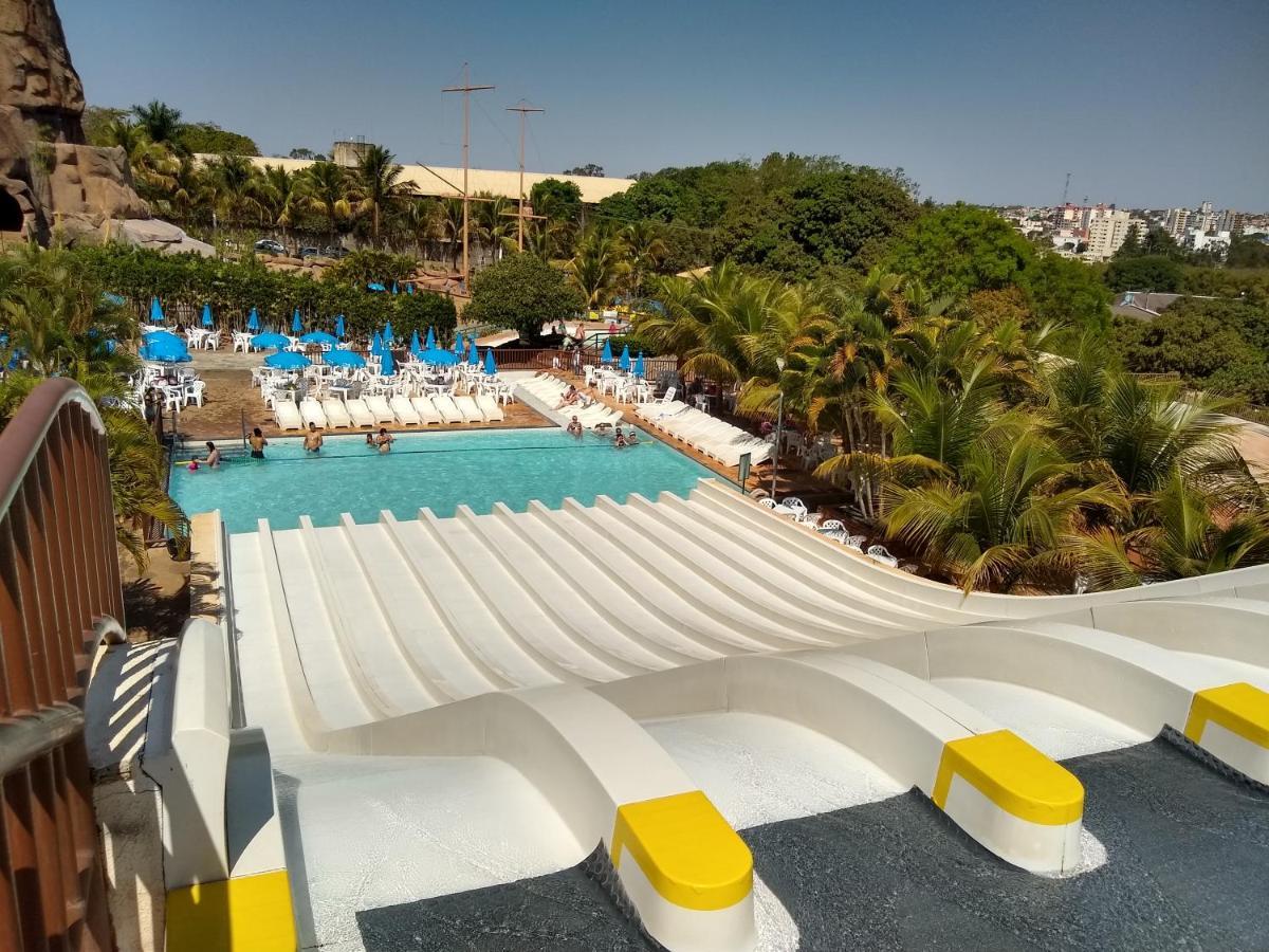 Piazza Com Acesso Ao Clube Diroma Aparthotel Caldas Novas Bagian luar foto
