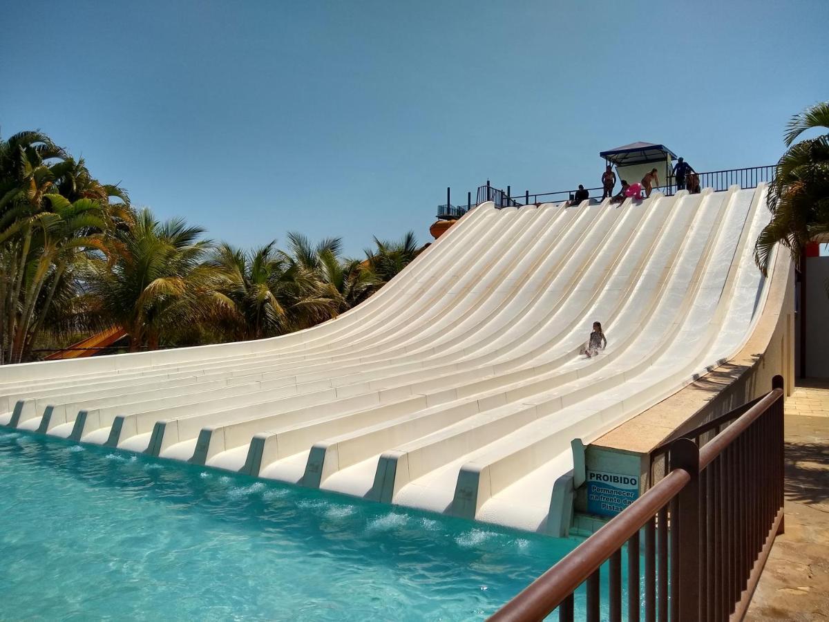 Piazza Com Acesso Ao Clube Diroma Aparthotel Caldas Novas Bagian luar foto